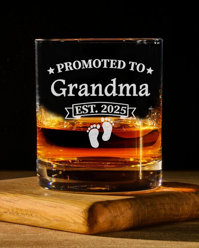 Promoted To Grandma Est 2025 Whiskey Glass – 11oz Old Fashioned Bourbon Rocks Glass – Pregnancy Announcement Gift for Mom, Future Grandma Gift, Baby Reveal Idea